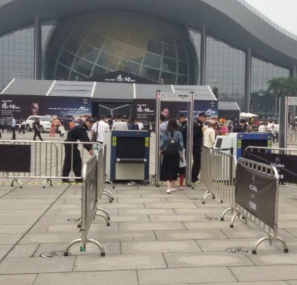 安檢門(mén) 高?？荚囃ㄟ^(guò)金屬檢測(cè)儀檢查反作弊 安檢必看